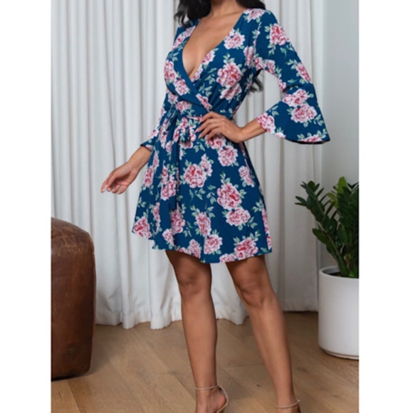NWT women’s Blue Rose Floral Wrap Dress  3/4 Sleeve  V Neck Mini Skater Dress - Picture 3 of 8